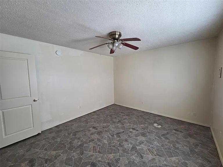 401 SE 12th St #143 — Photo 10