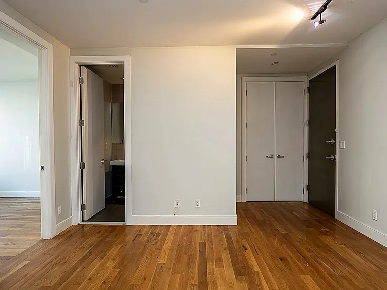 20 Fayette St #3R — Photo 17