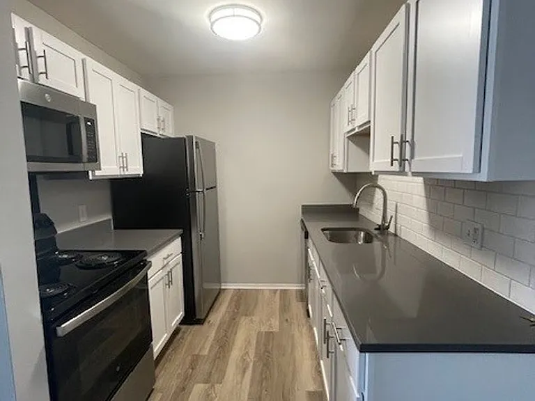 333 Marshall Apartments — Photo 7
