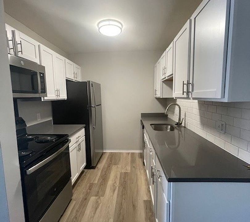 2nd image of 901 Saint Louis St #333-01