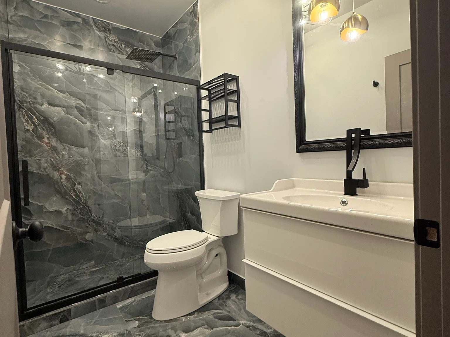 4516 N Sawyer Ave — Photo 4