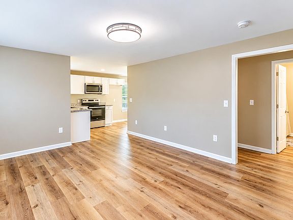 4th image of 305 Sunset Dr NW