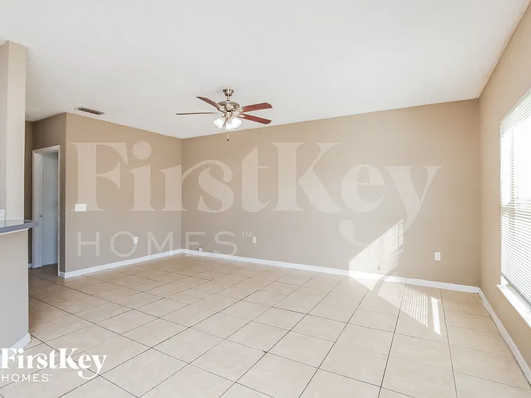 129 Admiral Cir — Photo 4