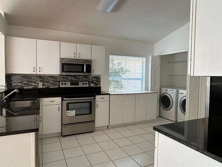 683 Randon Ter — Photo 3