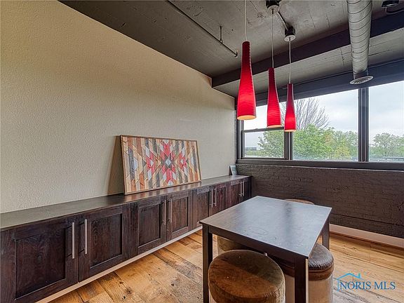 5th image of 110 Ottawa St APT 2E