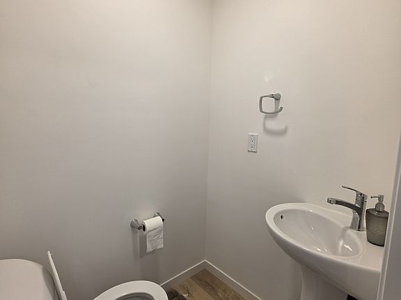 5th image of 519 Aster Blvd NW