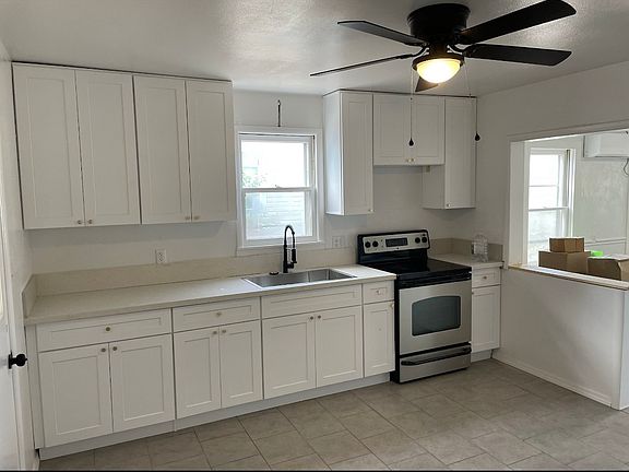 2nd image of 408 N Roosevelt Ave