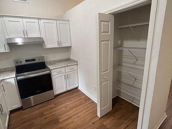 2nd image of 2900 Woodrich Dr #201