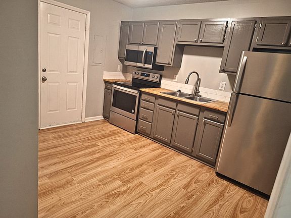 3rd image of 118B N Poole St