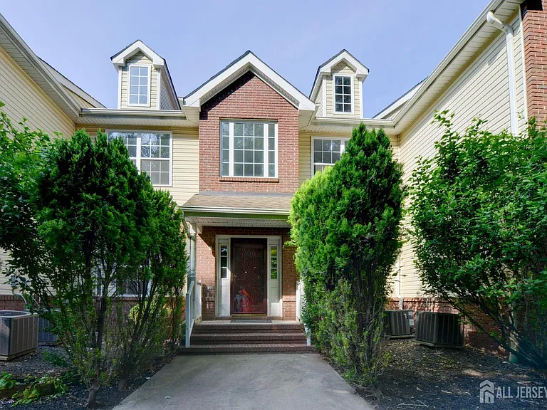 34 Forest Dr — Photo 1