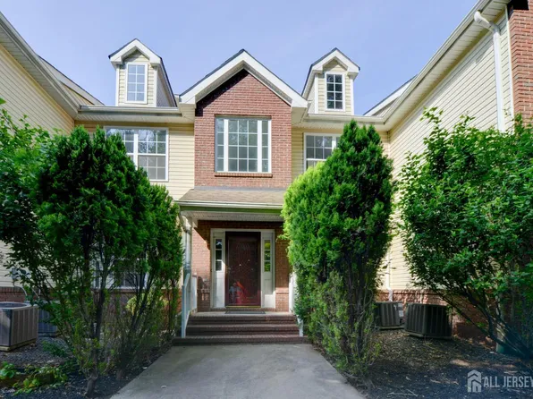34 Forest Dr, Piscataway, NJ 08854