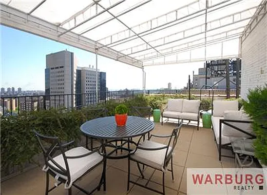 Sold by Warburg | media 6