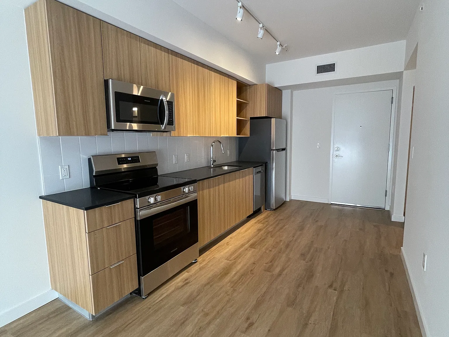 Studio, 480 sqft, $1,649 — Photo 1