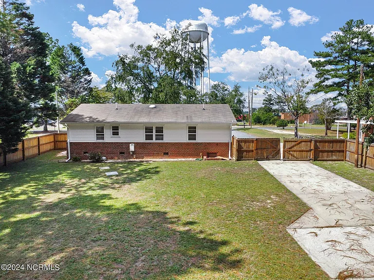 1708 N Poplar St — Photo 25