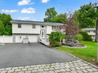 24 Lancaster Dr, Suffern, NY 10901