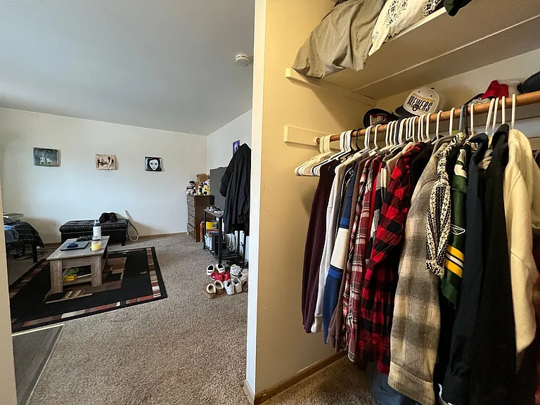8420 W Greenfield Ave — Photo 7