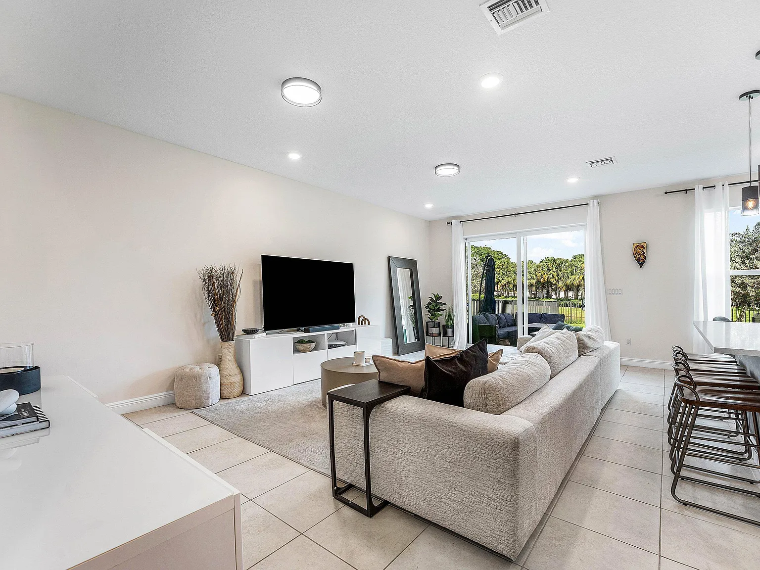 3 bed, 2.5 bath, 1535 sqft, $3,750 — Photo 4