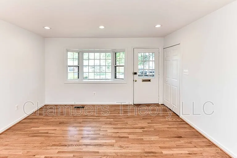 1020 S Hoga Rd — Photo 2