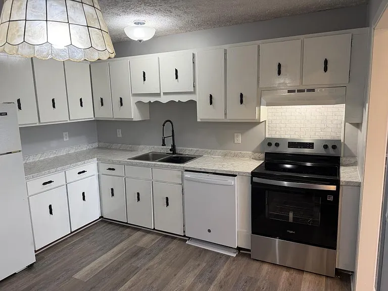 300 Car Mol Dr #4 — Photo 3