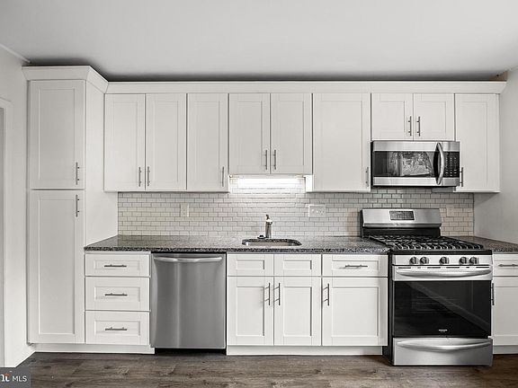 3rd image of 416 Hooten Pl