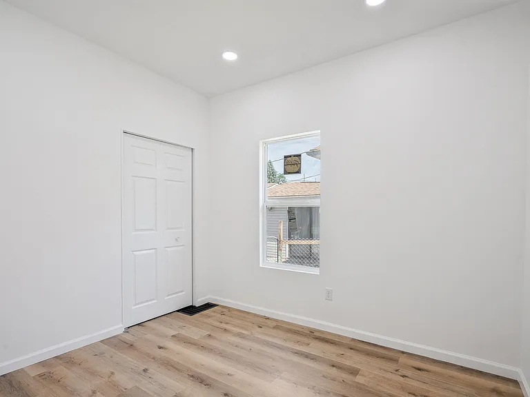 1009 N Indiana Ave — Photo 8