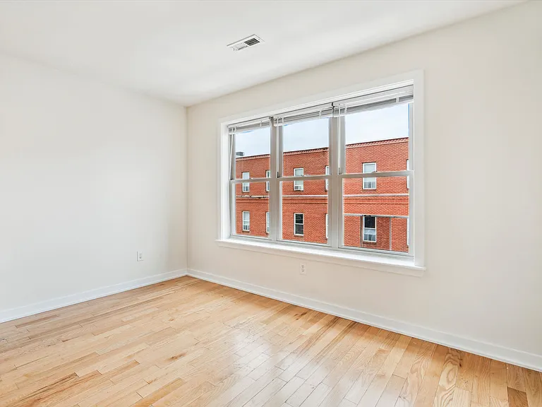 2025 N 17th St #202 — Photo 17