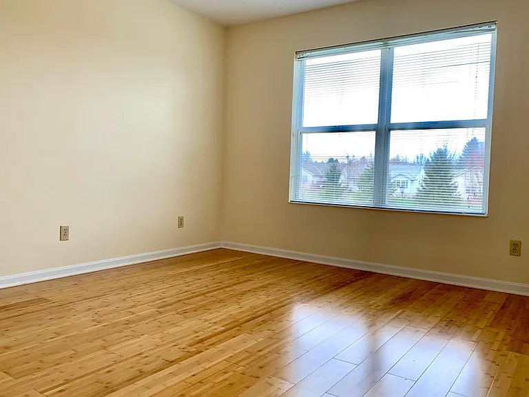4612 Court Yard Dr — Photo 7