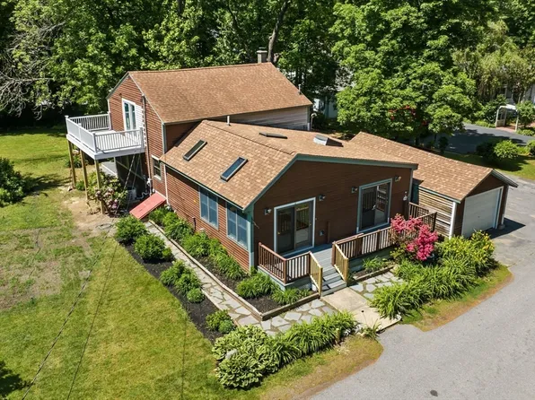 2 Ridgefield Rd, Merrimac, MA 01860