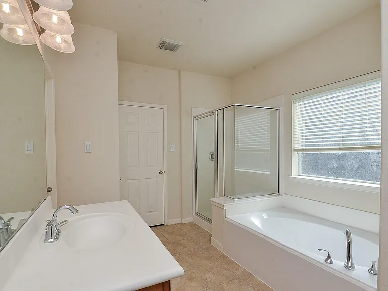 5218 Lacey Oak Meadow Dr — Photo 24