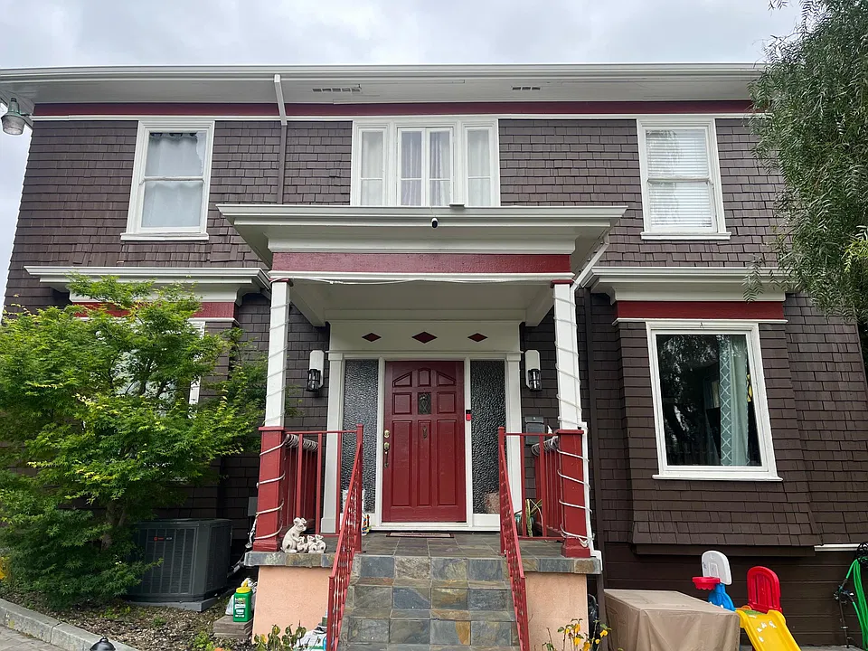 944 Capitol St