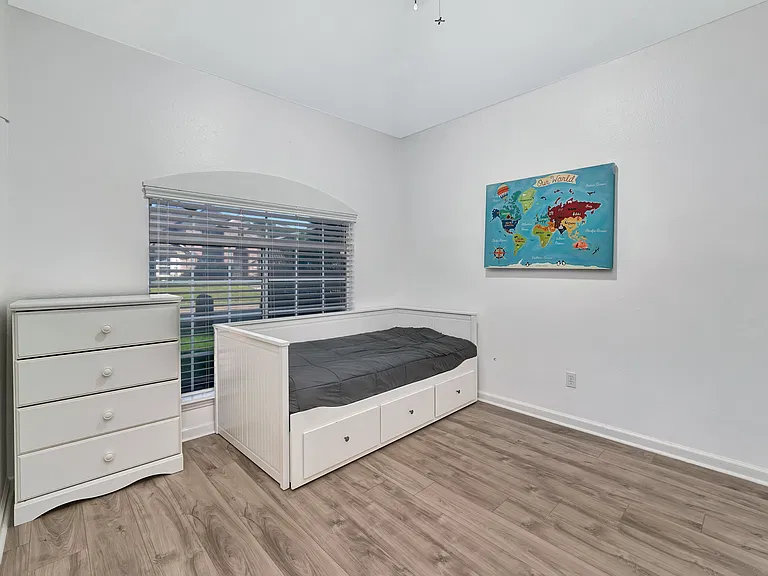 8412 Pioneer Dr — Photo 22