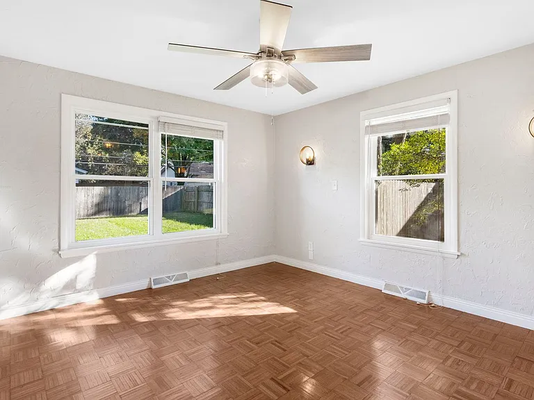 2329 E Bancroft St — Photo 7