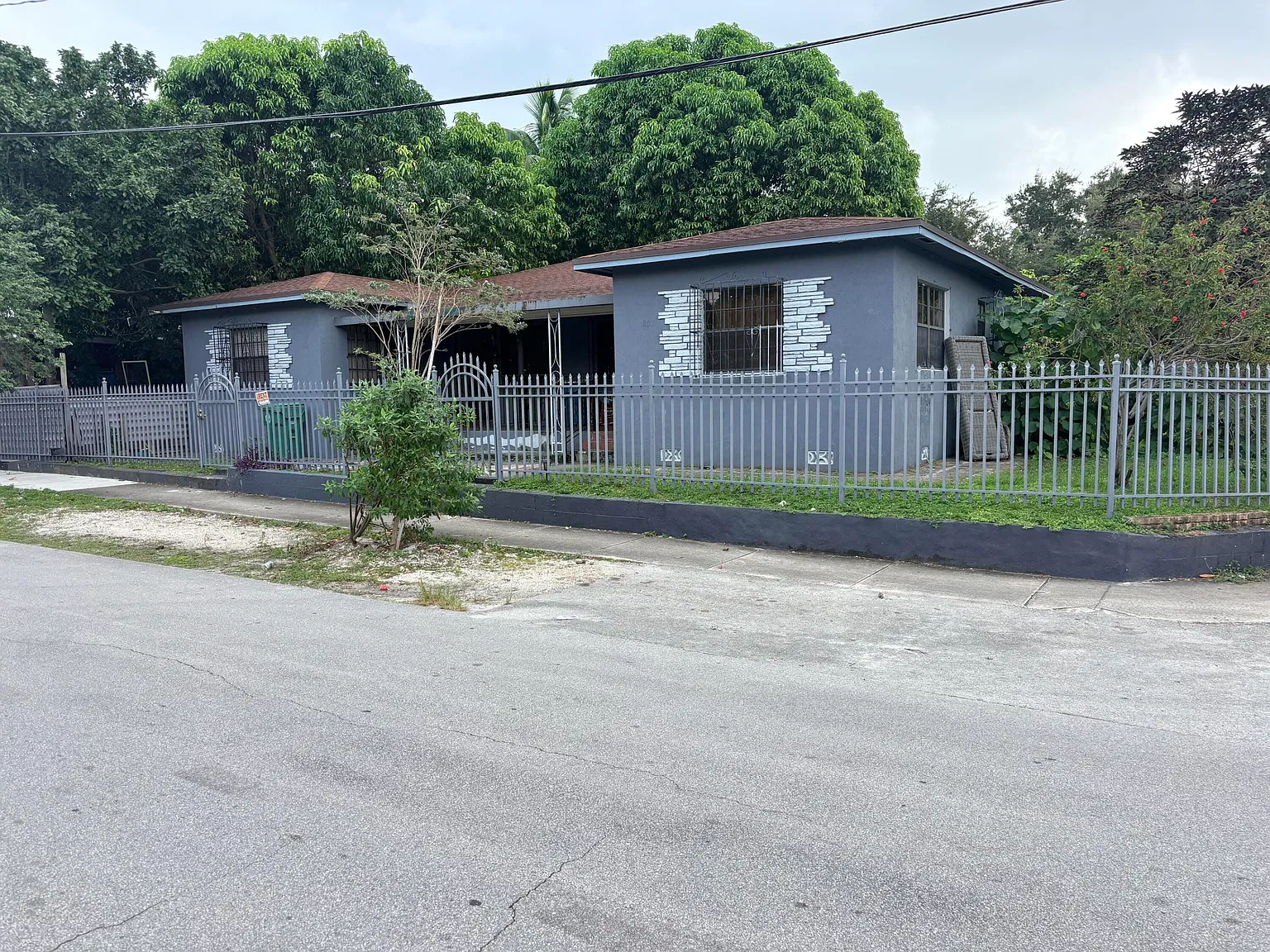 2 bed, 1.0 bath, 1920 sqft, $2,500 — Photo 2