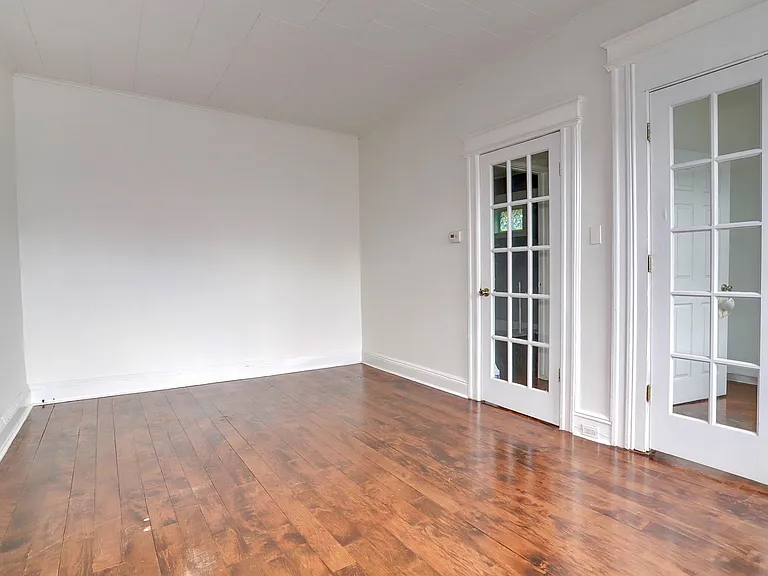 12 Romaine Ave — Photo 16
