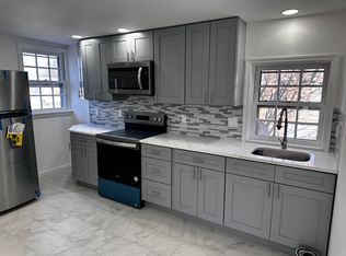 2-38 26th St Floor 2, Fair Lawn, NJ 07410