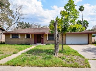 1122 Lincoln St, Alice, TX 78332