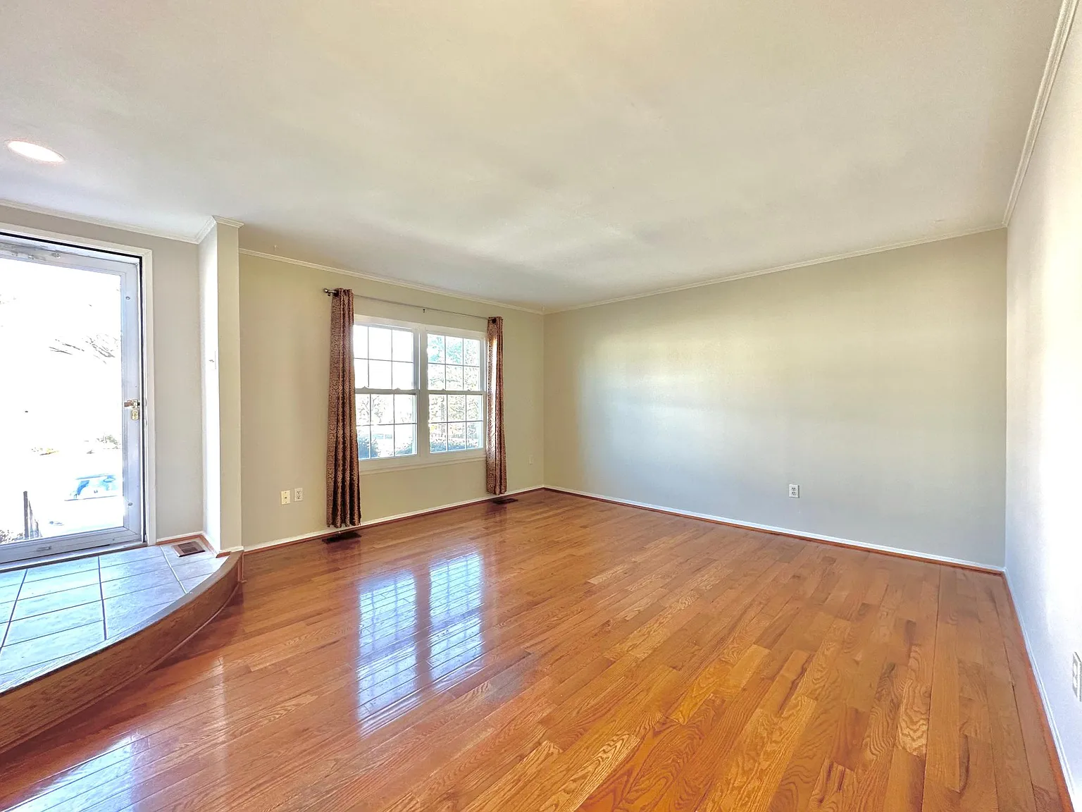 3 bed, 2.5 bath, 1260 sqft, $2,400 — Photo 4