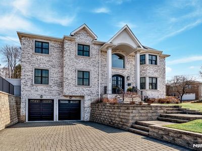 252 Gorden Dr, Paramus, NJ, 07652