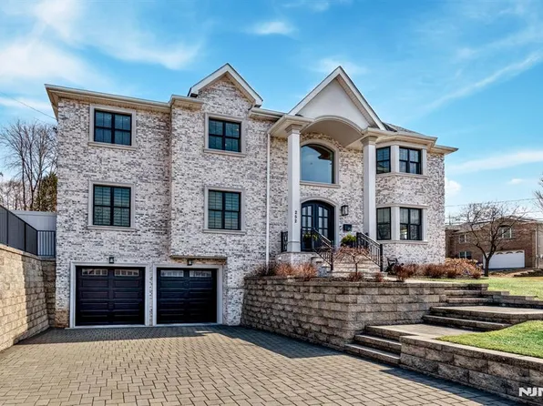 252 Gorden Dr, Paramus, NJ 07652