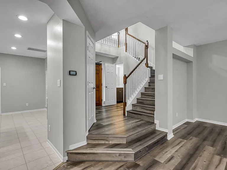 23 Alderon Woods Pl — Photo 11