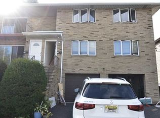 2470 5th St #2, Fort Lee, NJ 07024