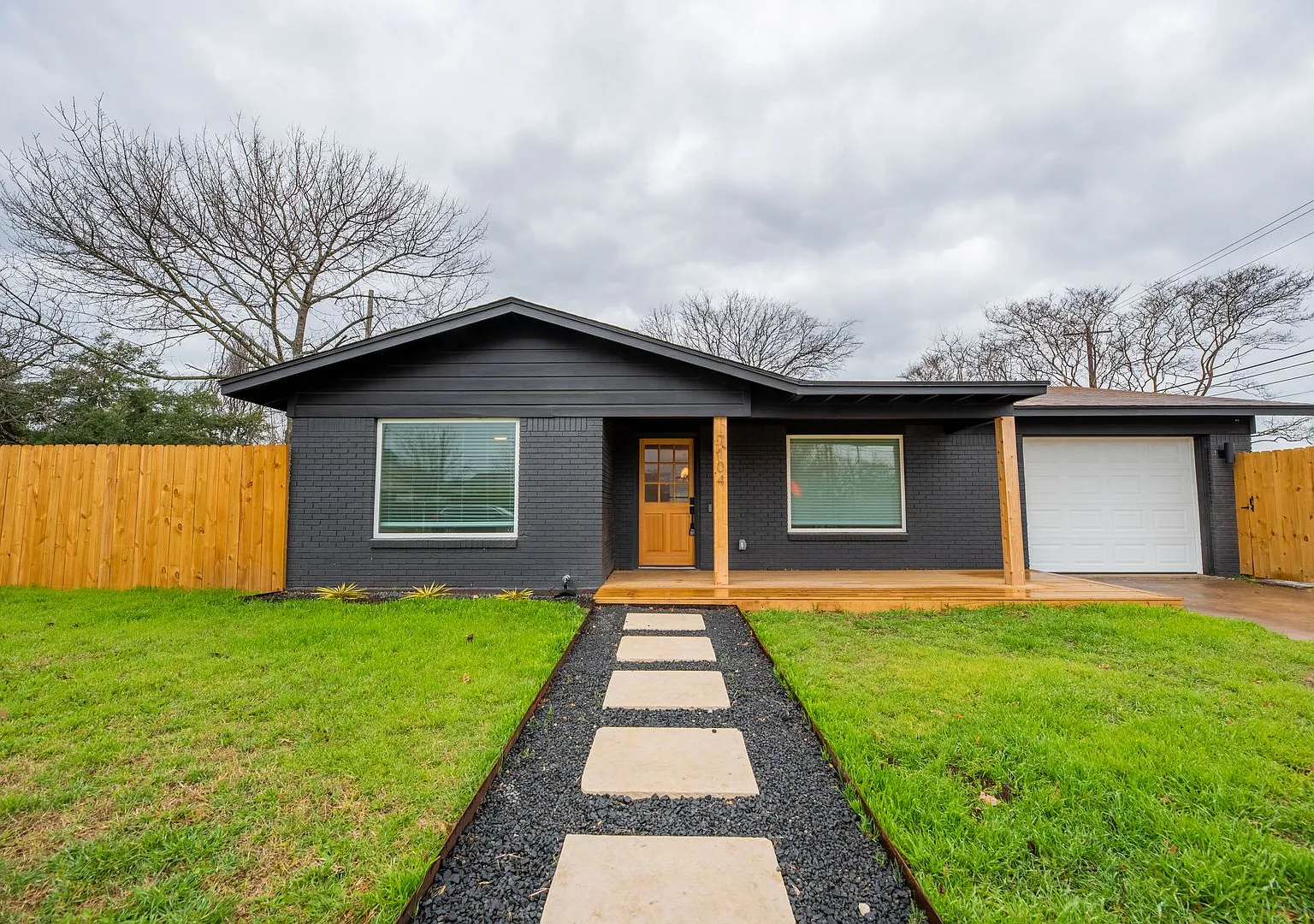 7104 Twin Crest — Photo 1