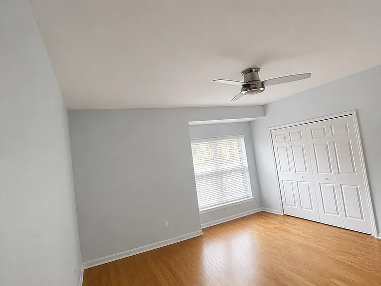 703 Charles Ct S — Photo 34