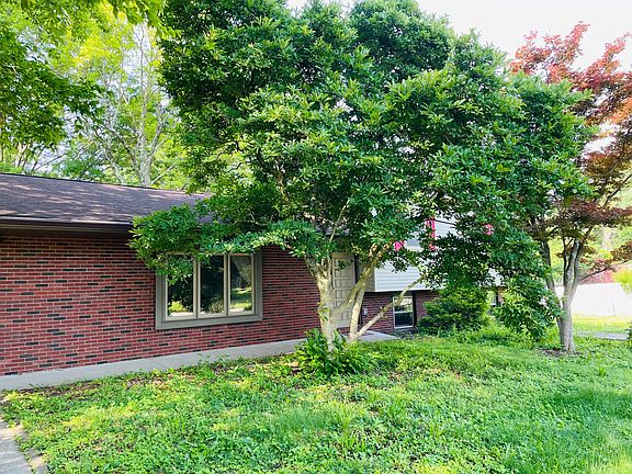 2nd image of 2610 E Roundhill Ln