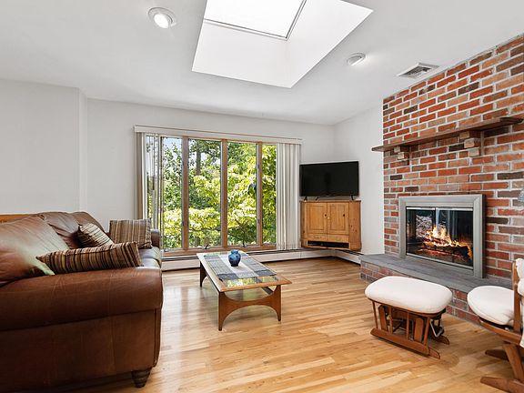 2nd image of 38 Hillside Ave