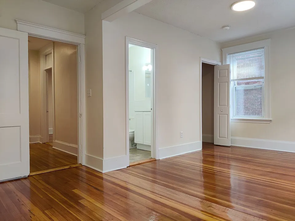 10 Barrows St #2