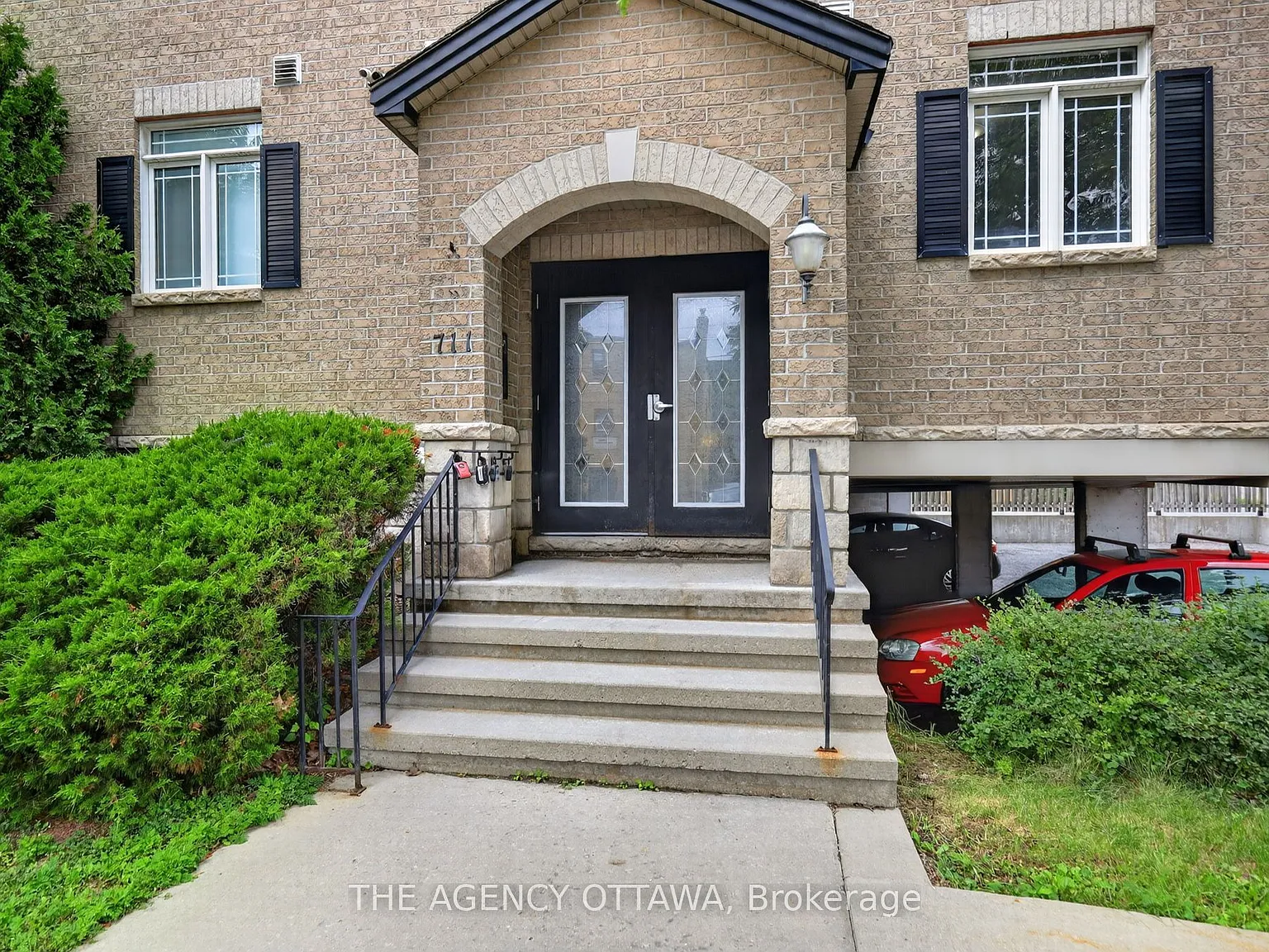 3 bed, $3,000 — Photo 2