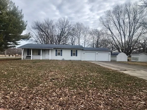 301 S Smith St, Newman, IL 61942