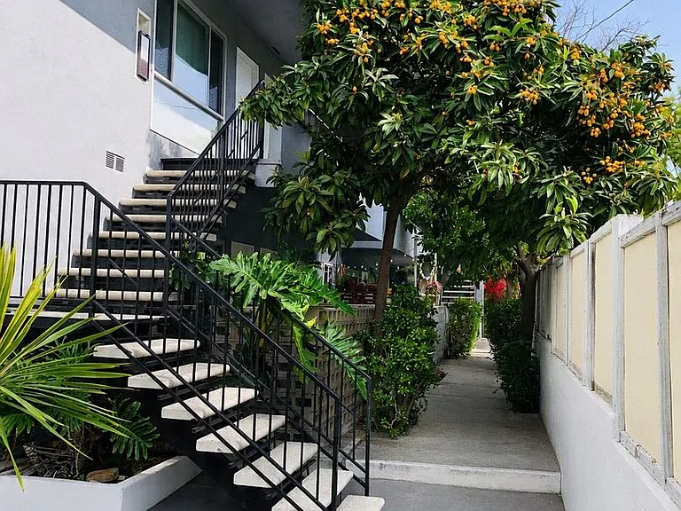 1851 Winona Blvd — Photo 19