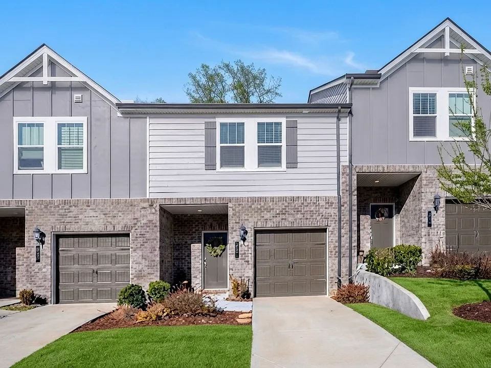 857 Longleaf Ln